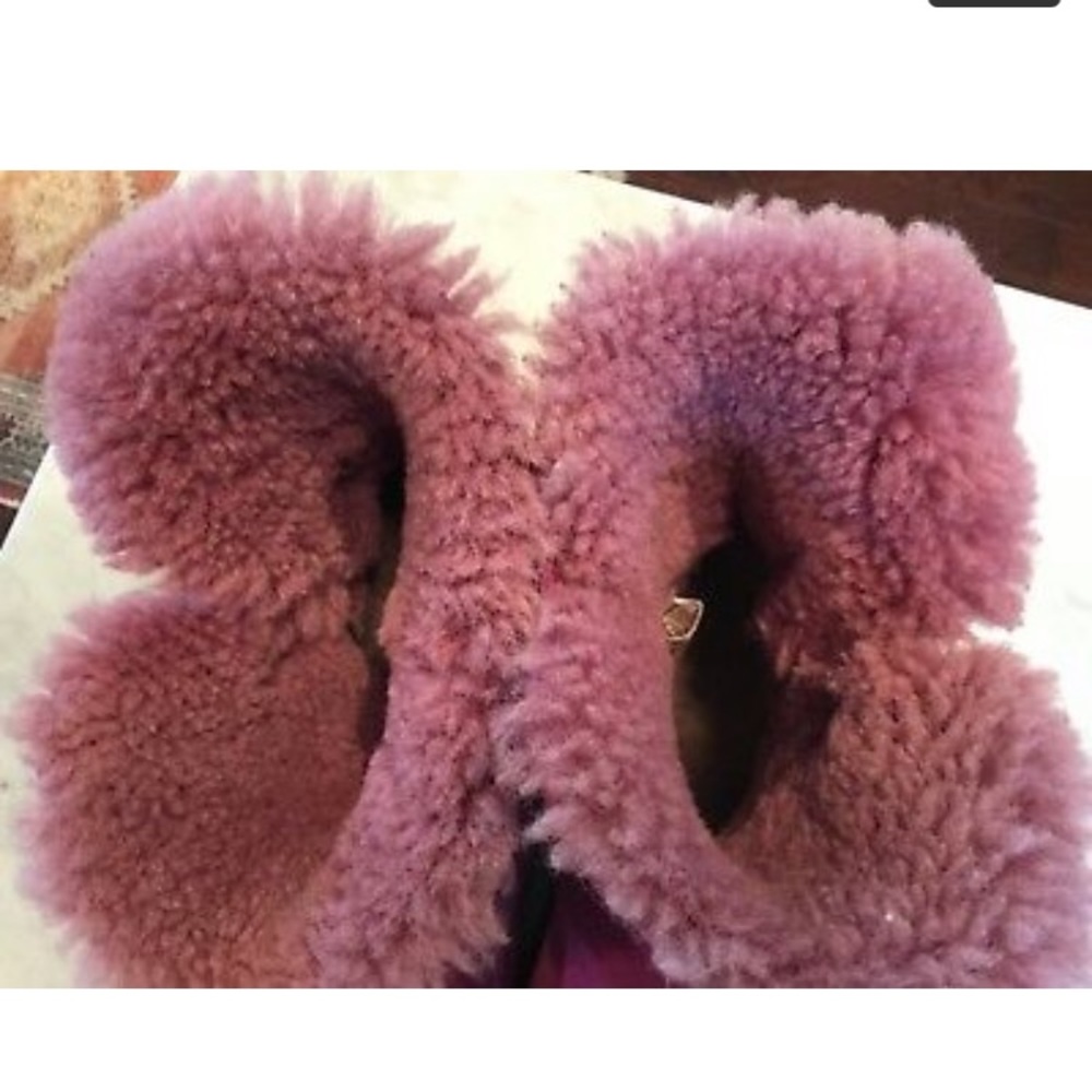 Ugg Boots Sz 5 Classic Short Bailey Button Magenta - Picture 6 of 8